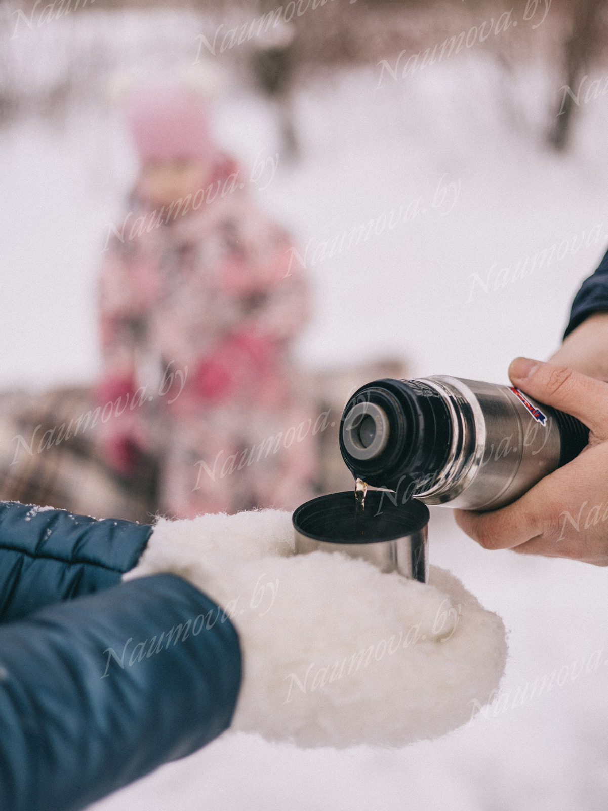 Семья Просолович и зимняя прогулка